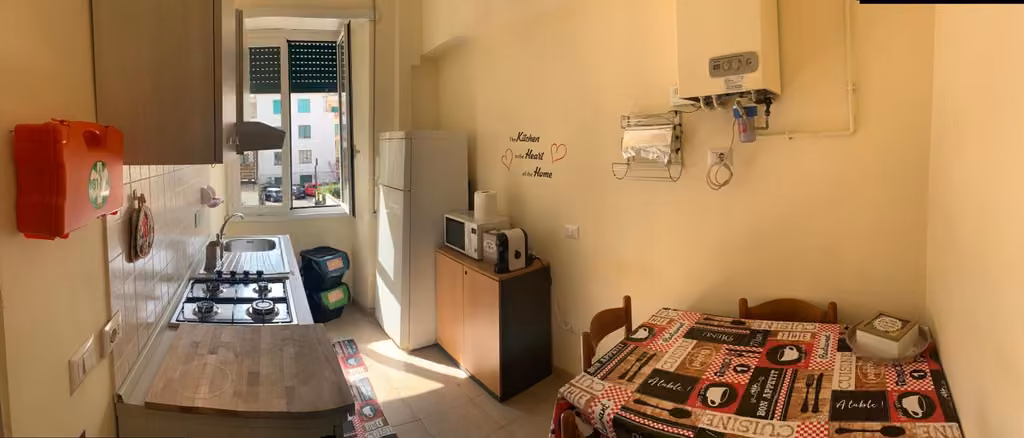 Cucina attrezzata con elettrodomestici